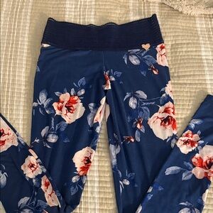 Cute Booty Lounge Dark Blue Floral Leggings